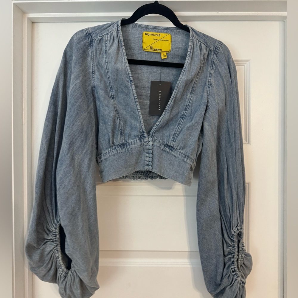 Cropped Denim shirt with wide sleeves